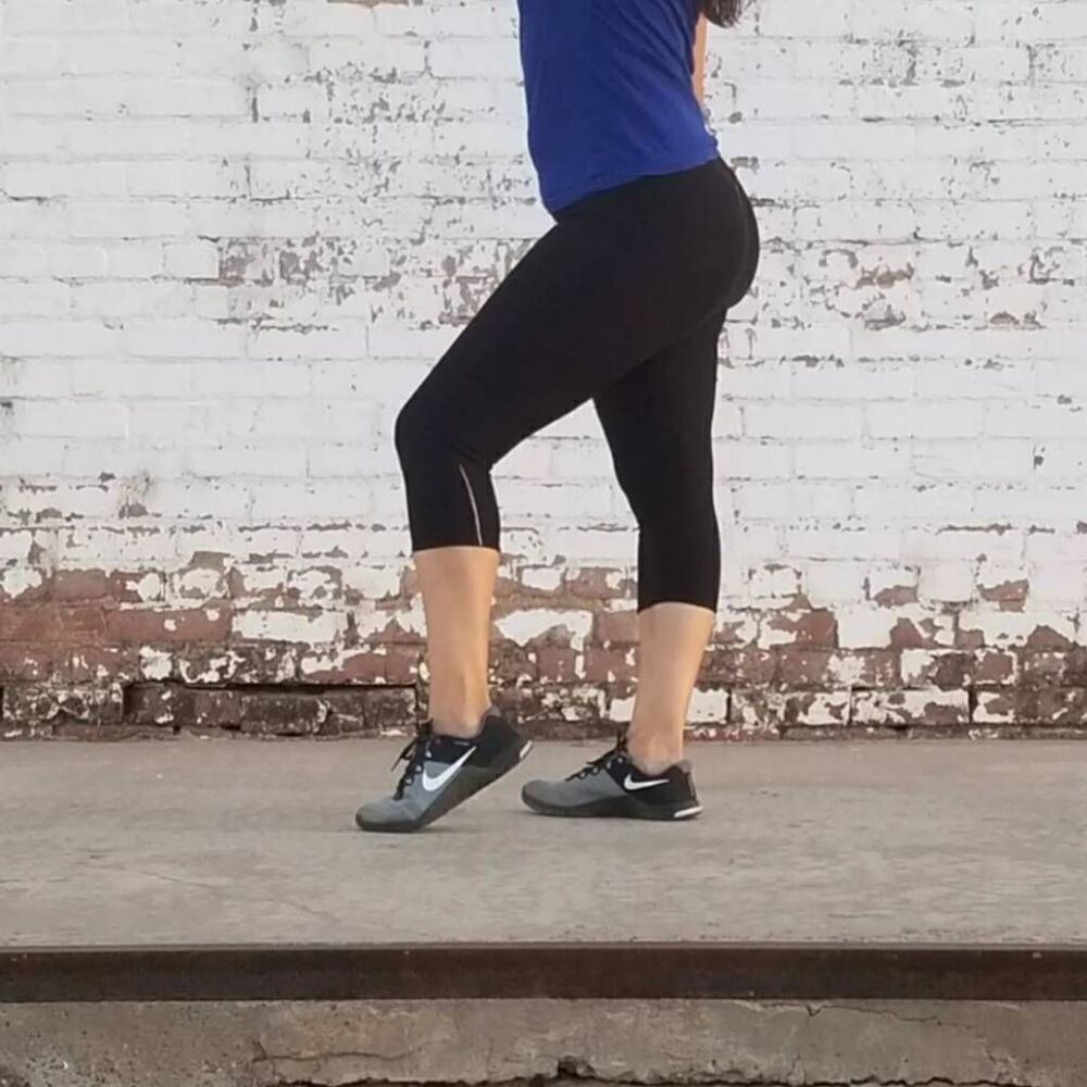Black simple yoga capri leggings cropped Activewear womens Medium  reflective